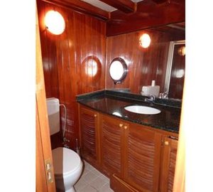 Yacht ELEGANZA -  Guest Ensuite