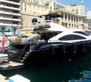 Yacht FREE WILLI -  In Port