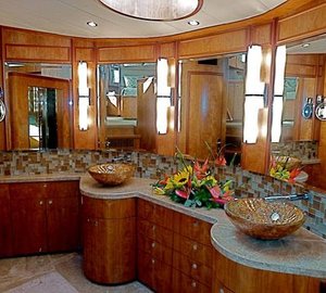 Yacht GO -  Master Bathroom