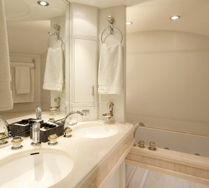 Yacht LA MASCARADE -  Master Bathroom