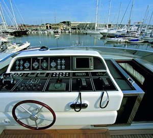 Yacht LUISAMAY -  Flybridge Helm