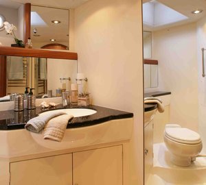 Yacht LUSKENTYRE -  Master Cabin Bathroom