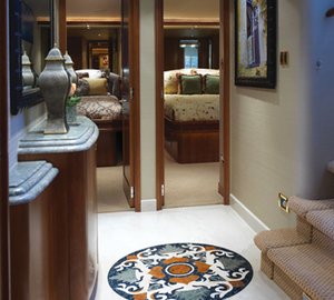 Yacht NINA LU - Companionway