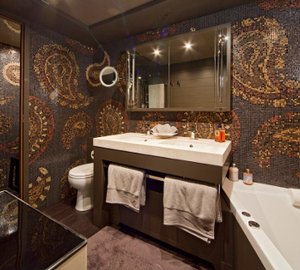 Yacht O -  Master Cabin Ensuite with Spa Pool and shower