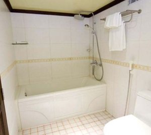 Yacht OCEAN SAPPHIRE -  Double Cabin Bathroom