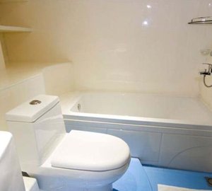 Yacht OCEAN SAPPHIRE -  Family Cabin Bathroom