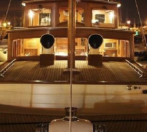 Yacht OLD DREAM - At Night