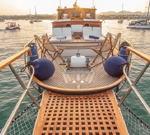 Yacht OLD DREAM -  Bow