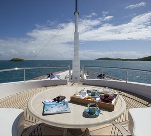 Yacht STARFIRE - Foredeck Seating