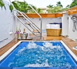 Yacht SYRENE - Cockpit Spa Pool
