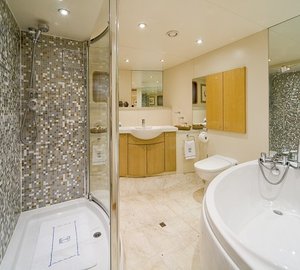 Yacht TITAN -  Guest Bathroom