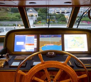 Yacht TRILOGY -  Helm