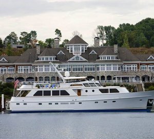 Yacht TRILOGY -  Profile in Port