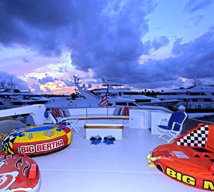 Yacht TRILOGY -  Sundeck Water sport toys