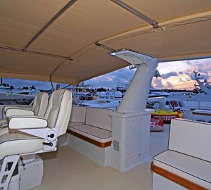 Yacht TRILOGY -  Upper deck Helm