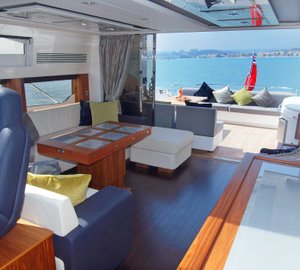 Yacht VIBE -  Salon looking aft
