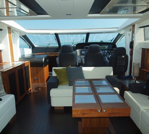 Yacht VIBE -  Salon looking forward