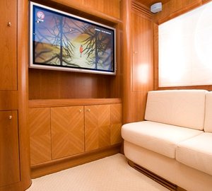 Yacht YUMI -  Convertible Guest Cabin with TV