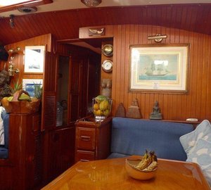 Salon seating and table