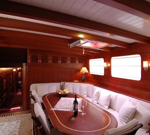 Zephyria II - saloon 1