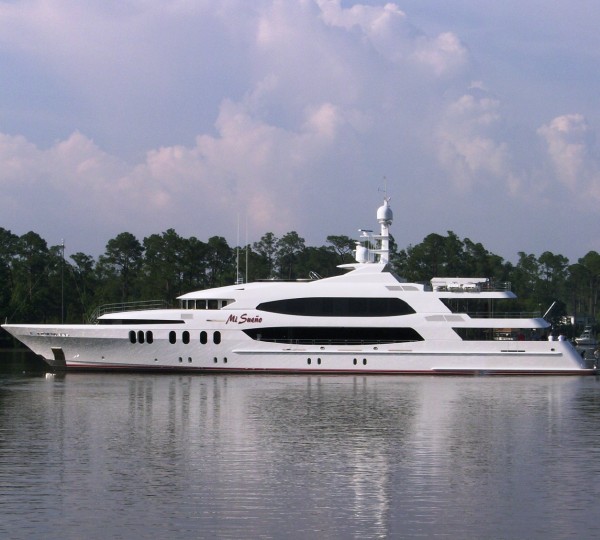 Luxury motor yacht ZOOM ZOOM ZOOM by Trinity Yachts