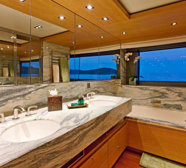 Yacht Exuma - A Bathroom
