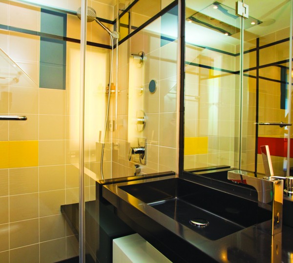 Motor Yacht Joy Me - Mondrian cabin - Interior by Standby bathroom