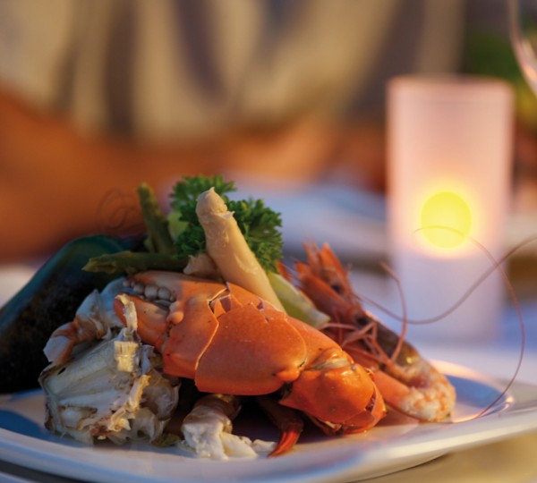 Dinner at sunset aboard luxury TAHITI charter yacht MISS KULANI - Photo by Tim McKenna Photography©