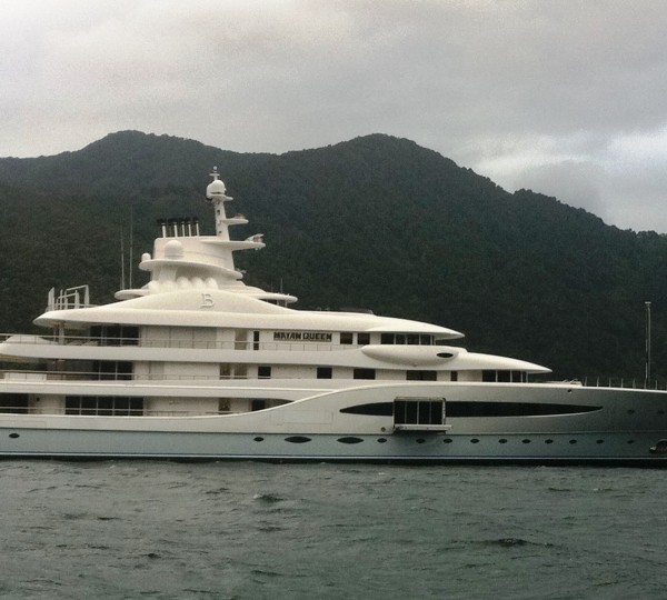 Superyacht Mayan Queen IV - Profile showing Owners stateroom balcony.