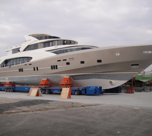 5000 Fly motor yacht LA PELLEGRINA by Couach Yachts