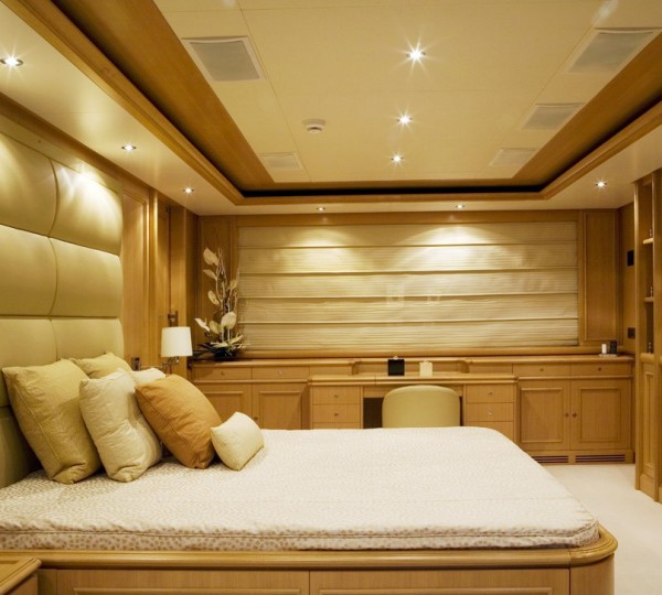 HANA charter yacht - Master Cabin