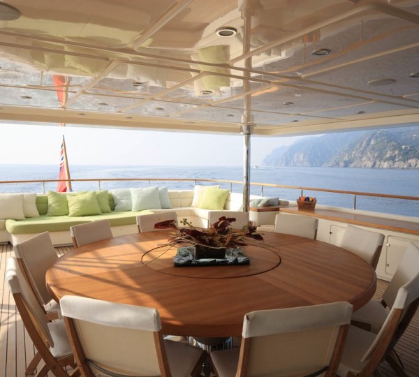 HANA yacht - Upper Deck Aft - Dining