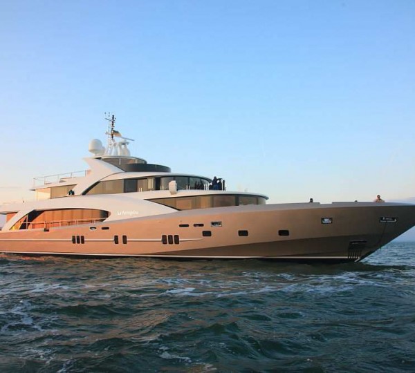 Motor yacht LA PELLEGRINA launched – the 1st 5000 FLY COUACH superyacht