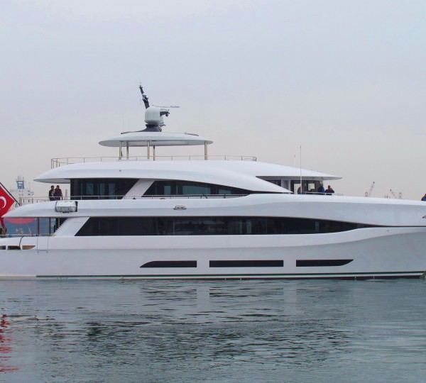 33m Curvelle Yacht Quaranta launched by Logos Marine