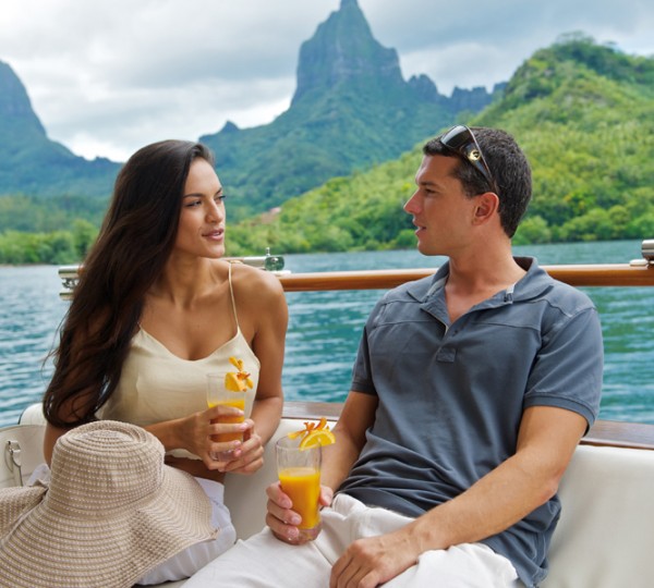 Relax aboard Miss Kulani yacht - Photo by Tim McKenna Photography©