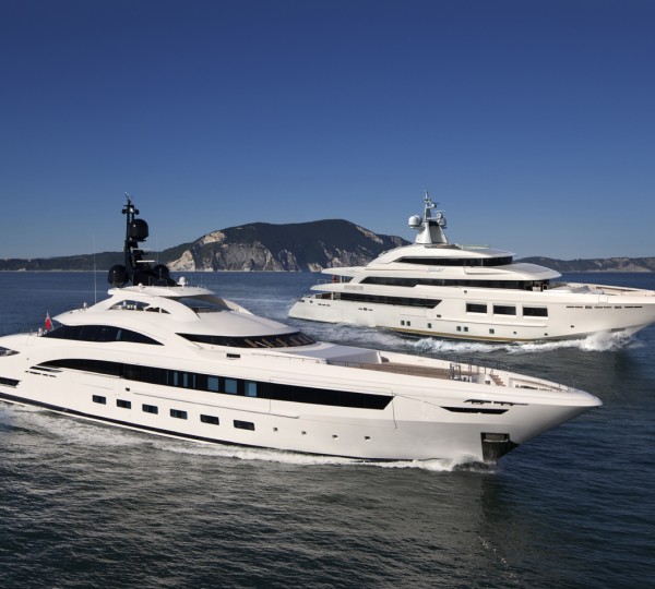 Saramour yacht e Yalla superyacht by CRN