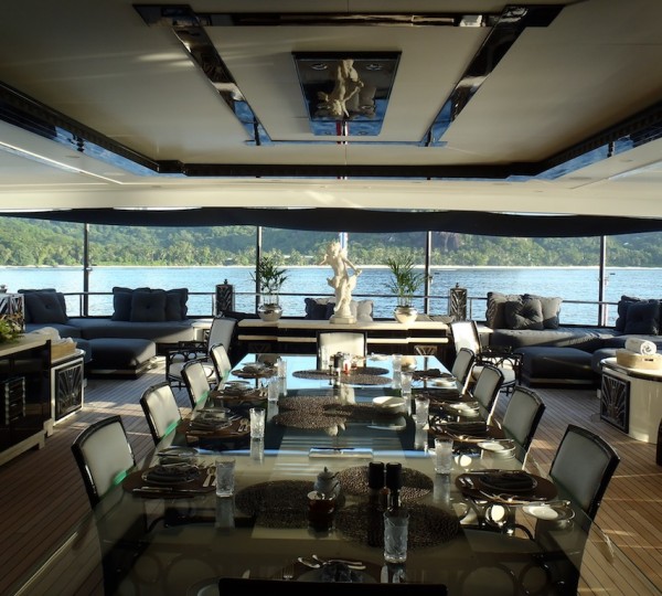 Dining Al Fresco in Luxury