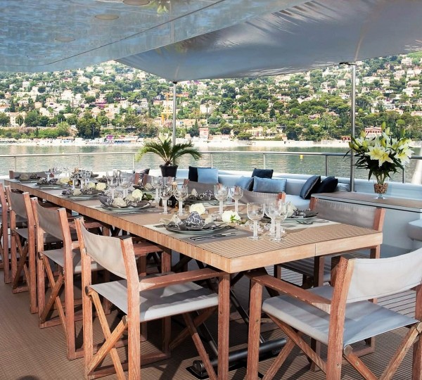 Mariu-Outside_dining_1920_large
Alfresco dining on luxury yacht MARIU