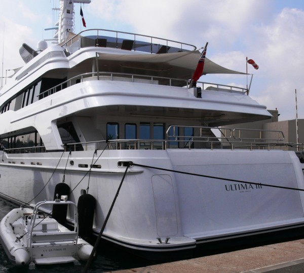 Yacht ULTIMA III Aft - Image Courtesy of LiveYachting