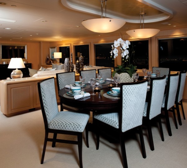 Motor yacht FIRST DRAW - Dining 2.