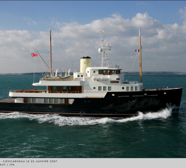 Motor yacht BYSTANDER