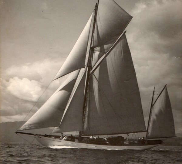 Classic Sailing Yacht Vadura - Photos taken on the Clyde in 1934 by G.L.H Blair, Paisley (FRPS) | Classic Sailing Yacht Vadura - Photo taken on the Clyde in 1934 by G.L.H Blair, Paisley (FRPS)
