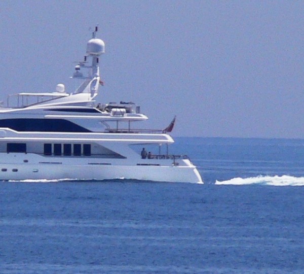 Yacht QM OF LONDON Underway - Image by liveYachting