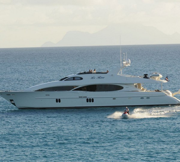 Yacht LE REVE By Lazzara