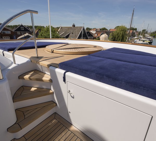 Sundeck With Sun Pads