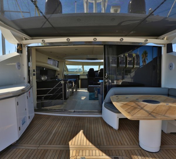 Aft deck into salon