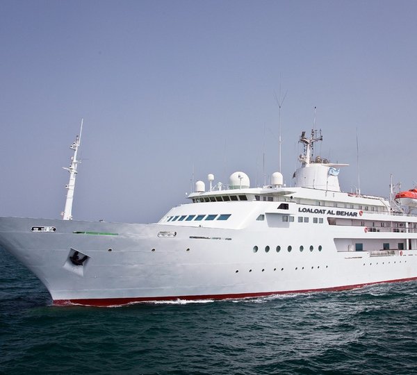 Cruising On Yacht LOALOAT AL BEHAR