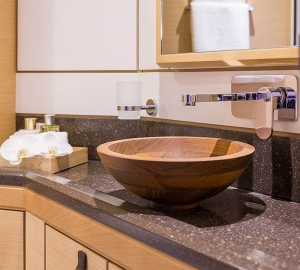 The 19m Yacht AMANDINE