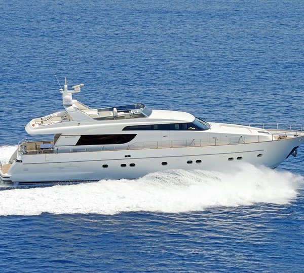 The 21m Yacht FOS