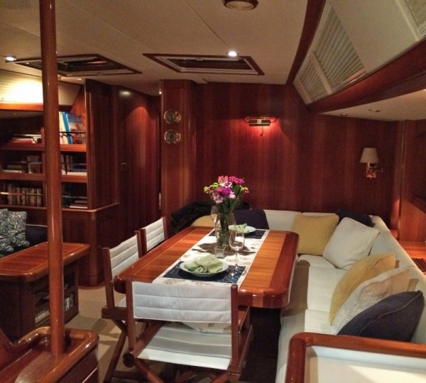 The 21m Yacht LUNA DANNS